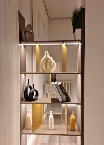 Empty Space Divider – Artistic Shelving