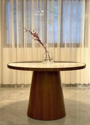 Round dining table